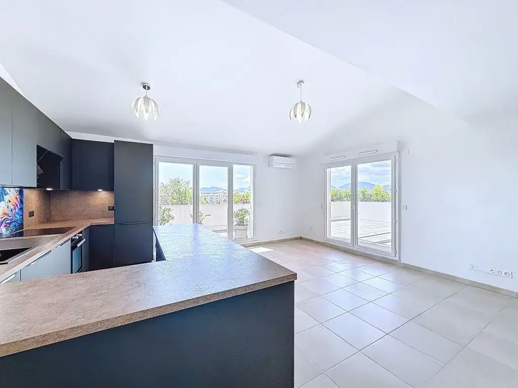 Maison à Cannes, France, 100 m² - image 2