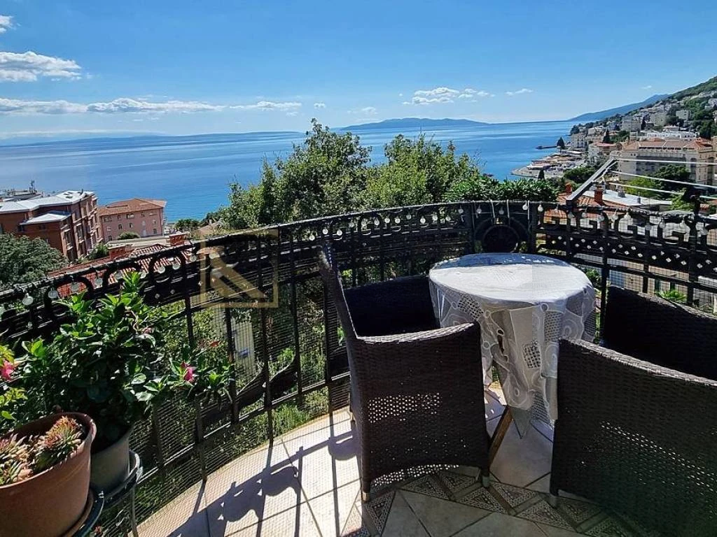 Casa a Opatija, Croazia, 125 m² - foto 1