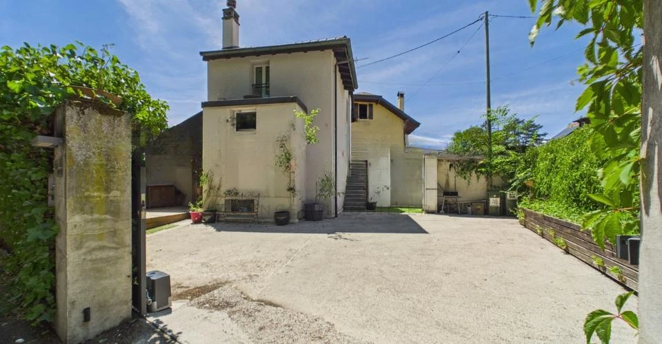 House in Geneva, Switzerland, 97 m² - picture 1