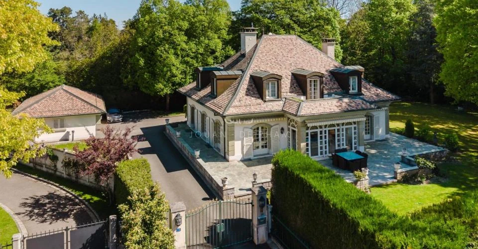House in Geneva, Switzerland, 330 m² - picture 1