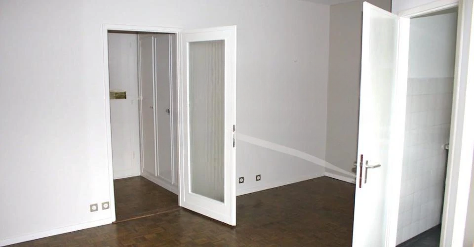 Flat in Geneva, Switzerland - picture 1