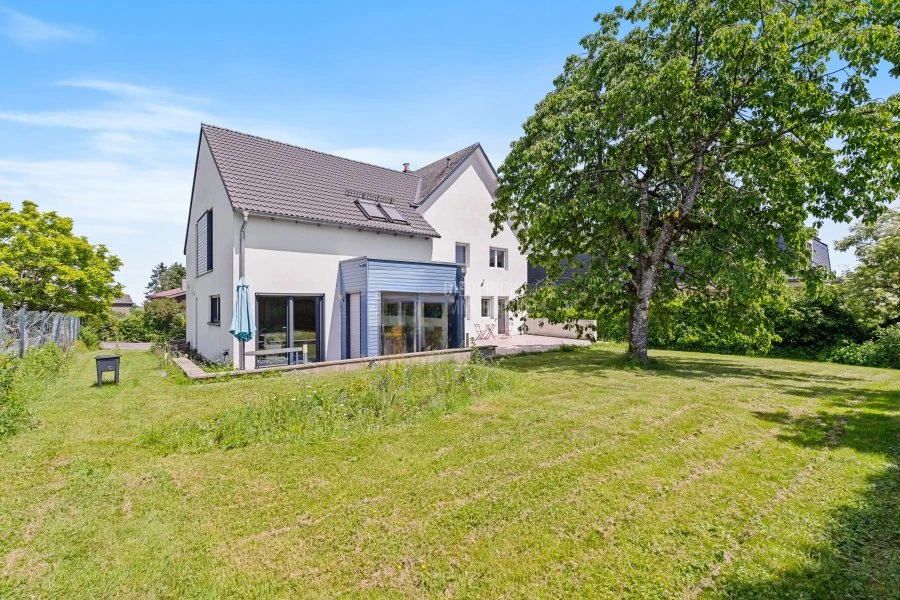 House in Luxembourg, Luxembourg, 379 m² - picture 2