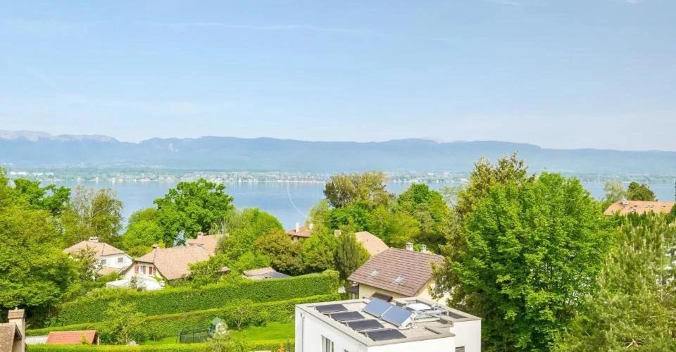 House in Geneva, Switzerland, 580 m² - picture 2
