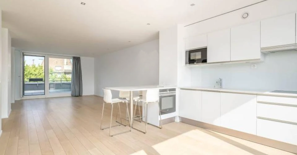 Flat in Geneva, Switzerland - picture 3
