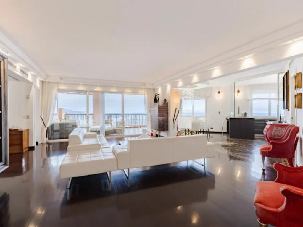 Flat in Saint Roman, Monaco, 276 m² - picture 4