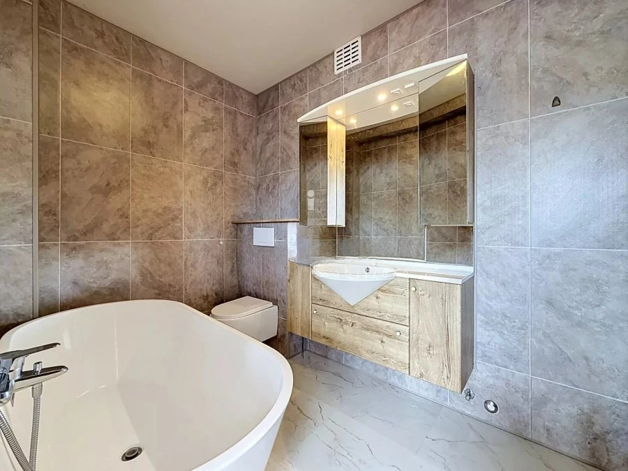 Flat in Luxembourg, Luxembourg, 40 m² - picture 4