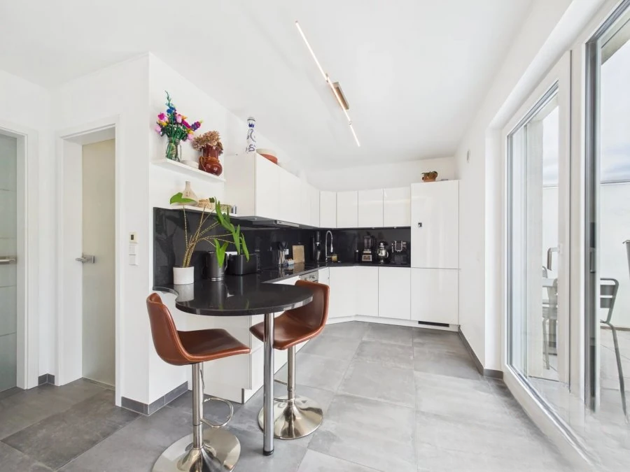 Flat in Luxembourg, Luxembourg, 100 m² - picture 6