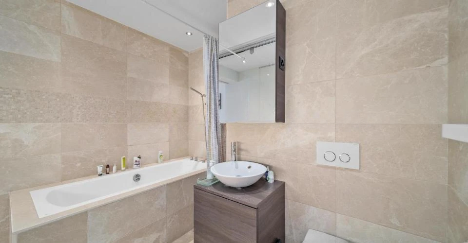 Flat in Geneva, Switzerland, 81 m² - picture 9