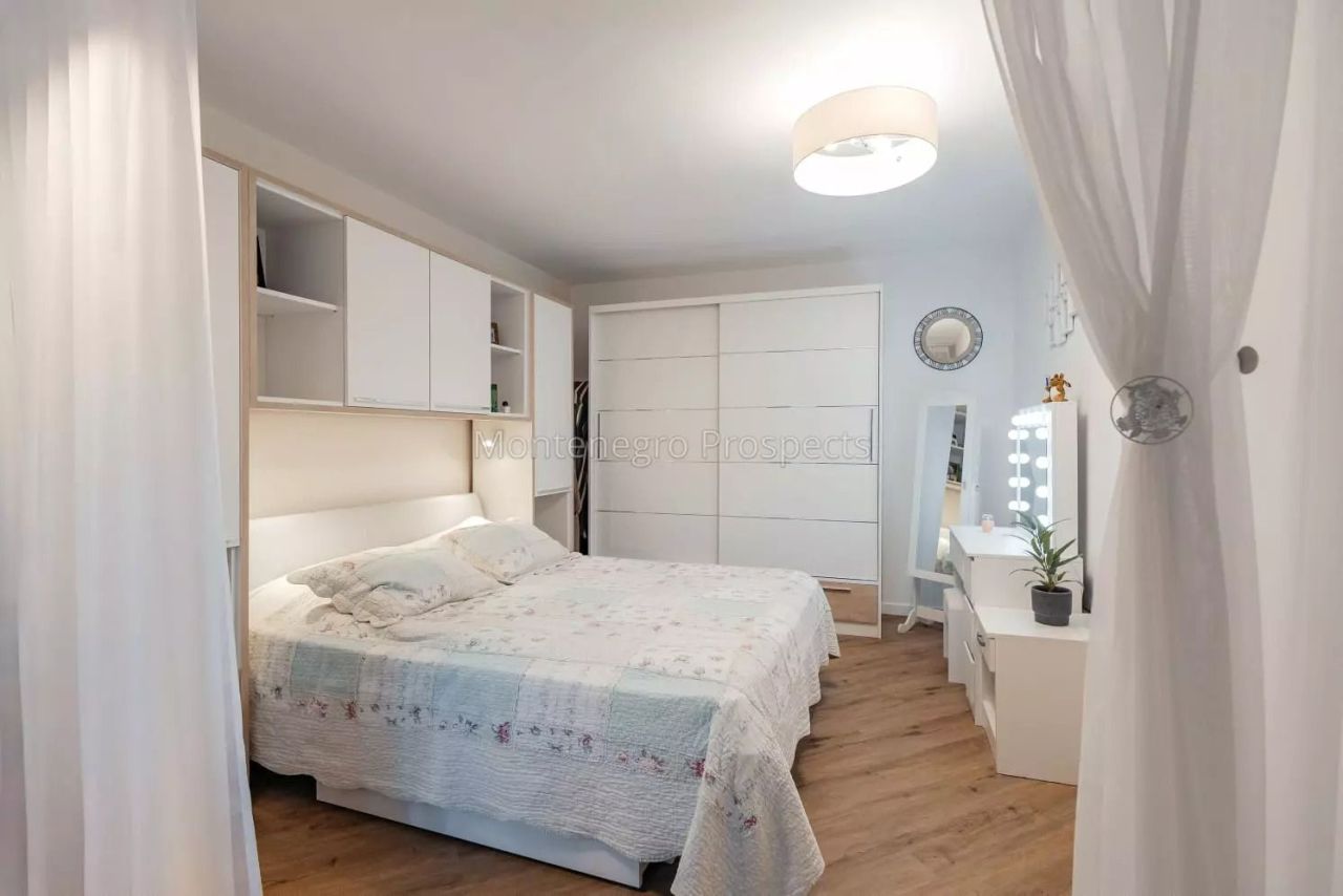 Flat in Kumbor, Montenegro, 77 m² - picture 8