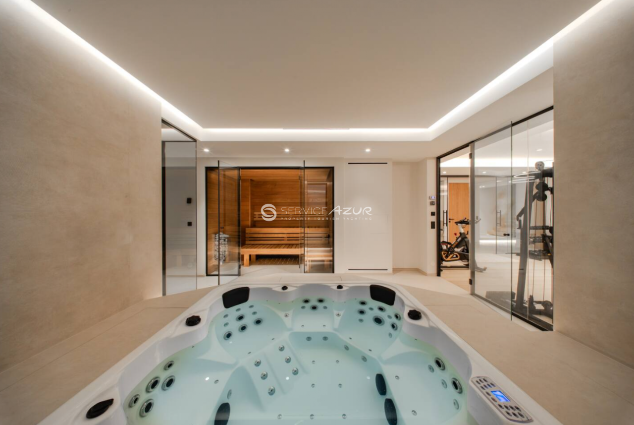Villa in Antibes, France, 404 m² - picture 12