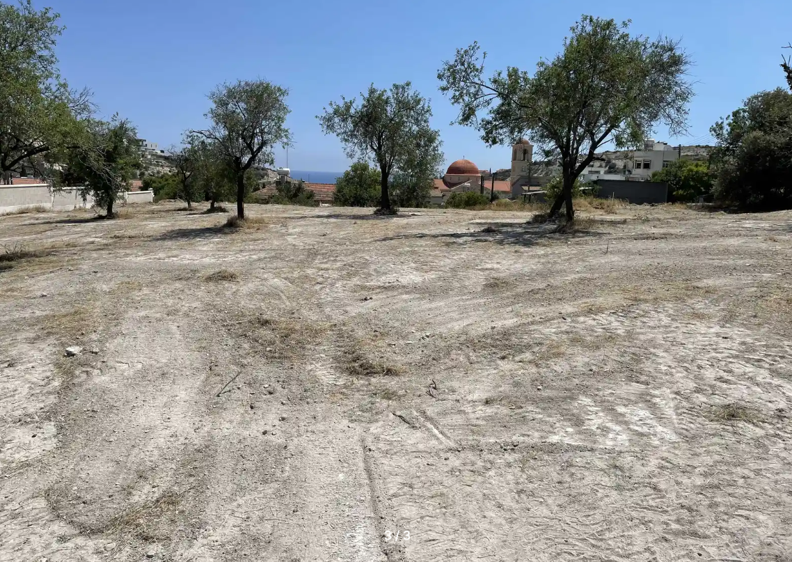 Land in Agios Tychon, Cyprus, 3 825 m² - picture 1