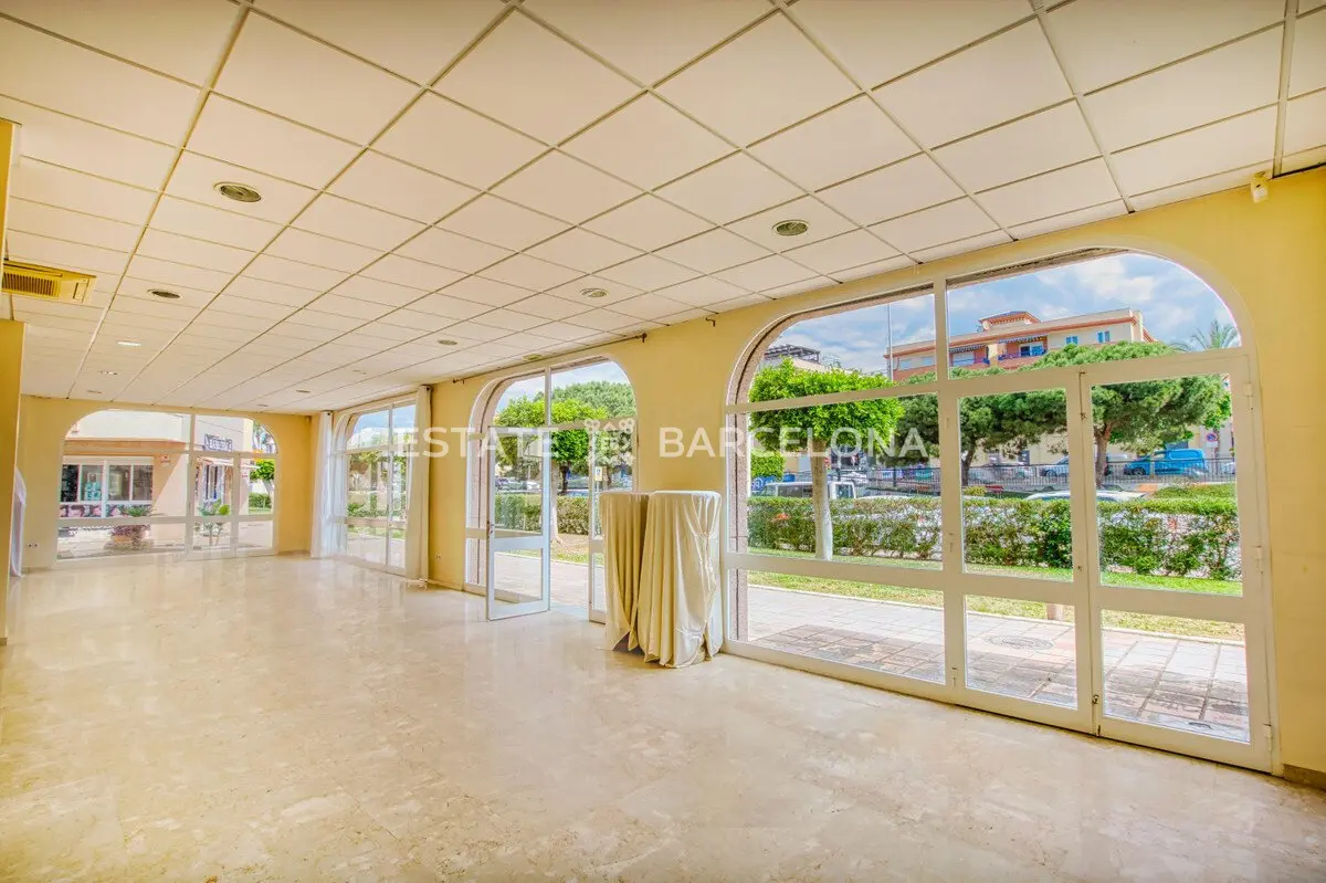 Commercial property in Malaga, Spain, 180 m² - picture 4