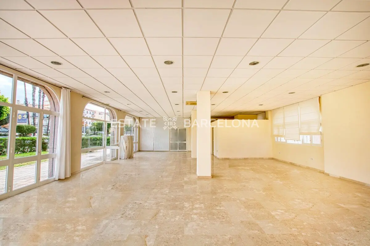 Commercial property in Malaga, Spain, 180 m² - picture 6