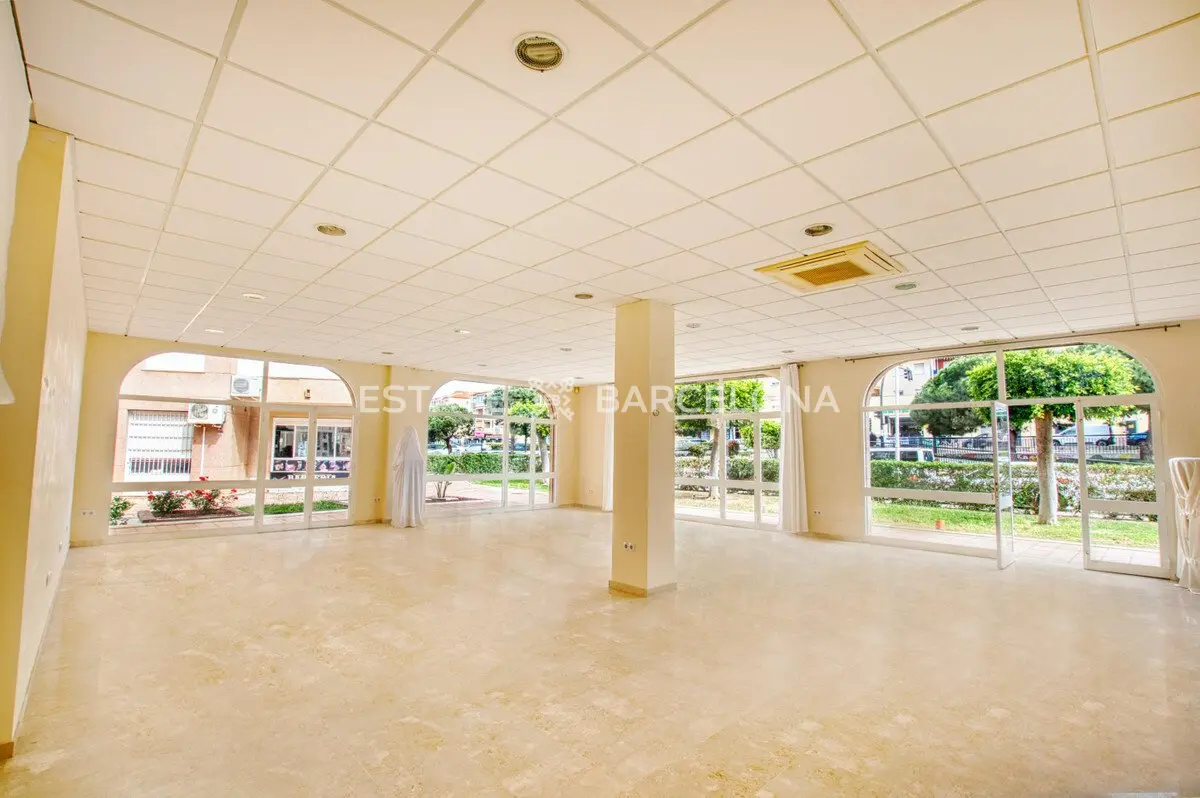 Commercial property in Malaga, Spain, 180 m² - picture 8