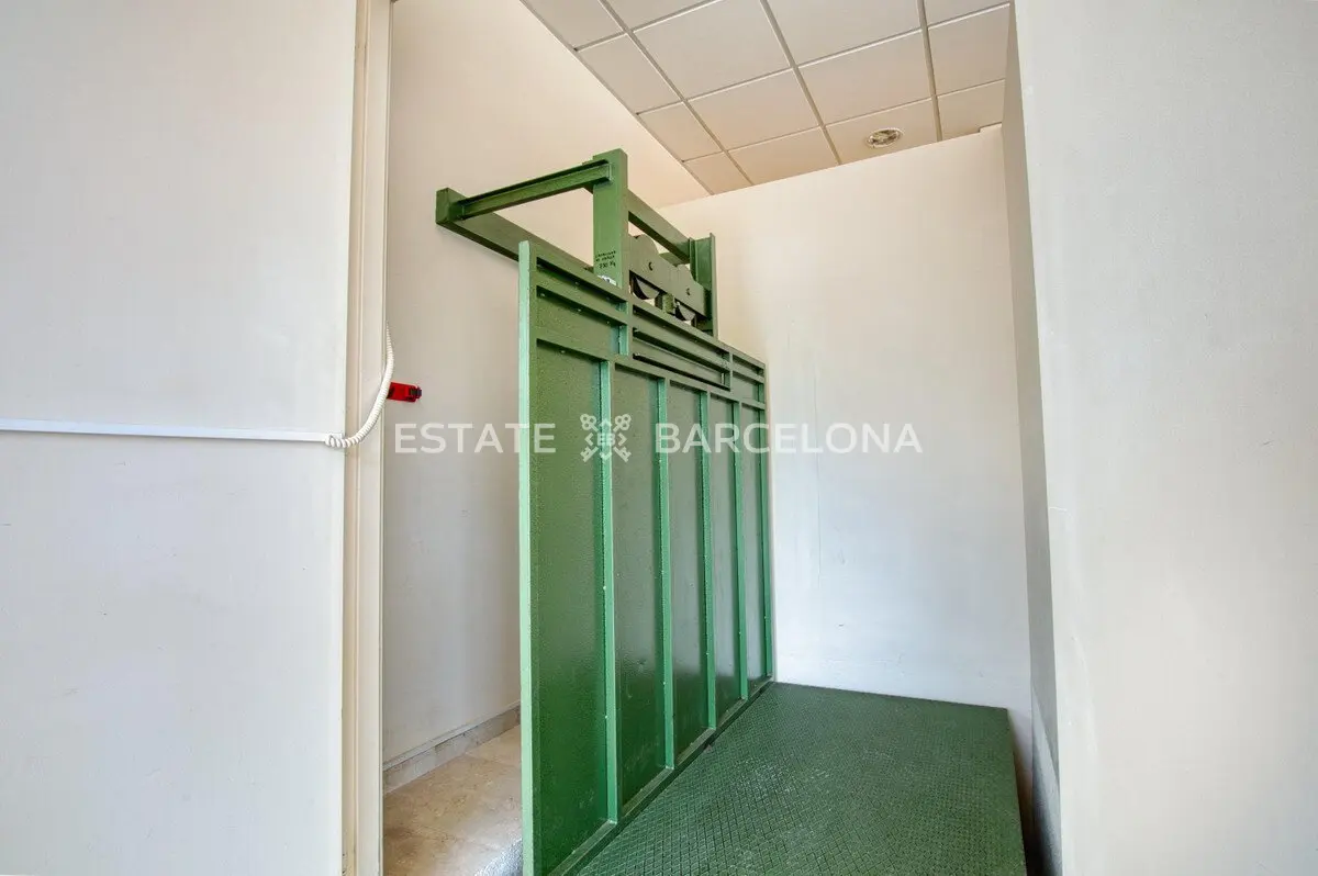 Commercial property in Malaga, Spain, 180 m² - picture 10