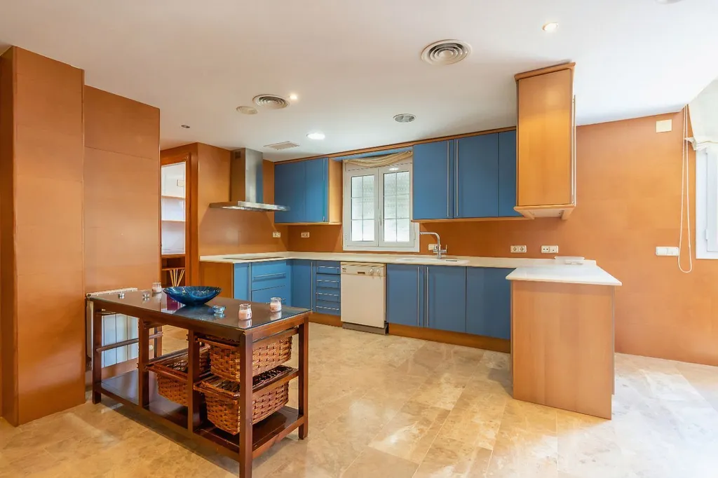 Casa en la Costa Dorada, España, 685 m² - imagen 13