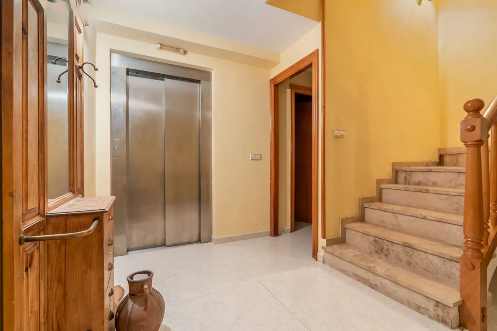 Casa en la Costa Dorada, España, 685 m² - imagen 16
