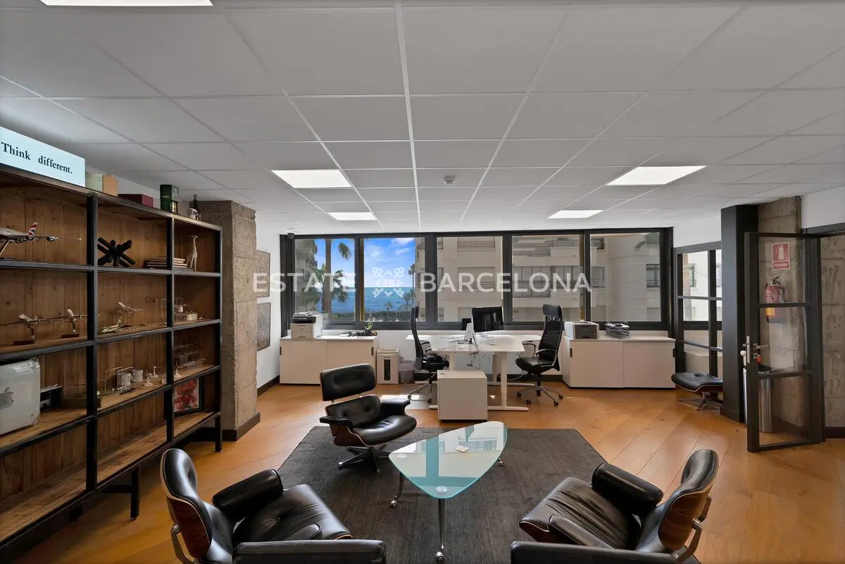 Oficina en Marbella, España, 218 m² - imagen 2