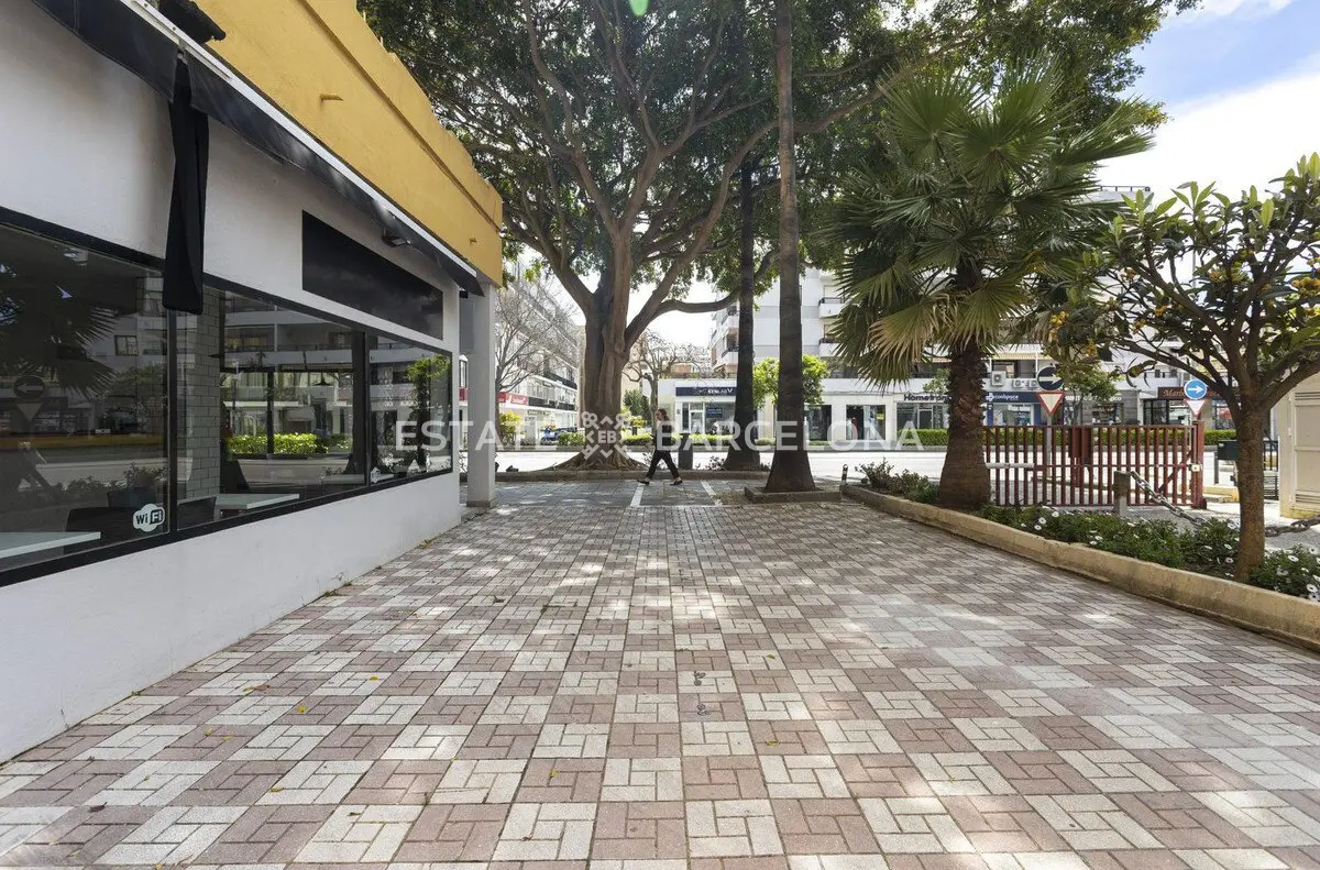 Commercial property in Marbella, Spain, 107 m² - picture 3