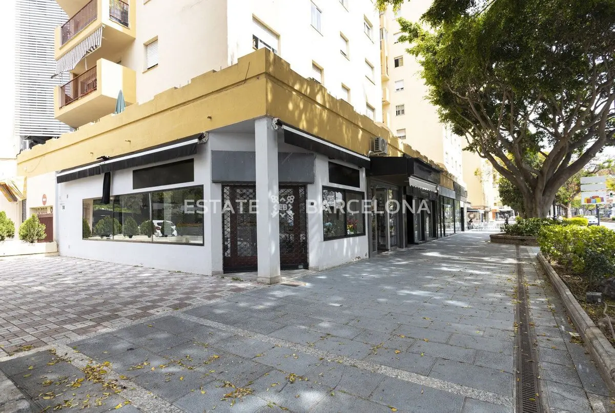 Commercial property in Marbella, Spain, 107 m² - picture 2