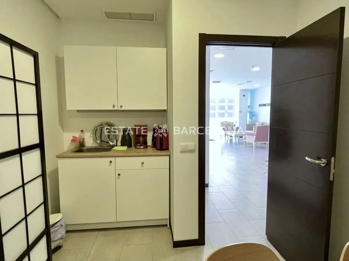 Oficina en Marbella, España, 376 m² - imagen 8