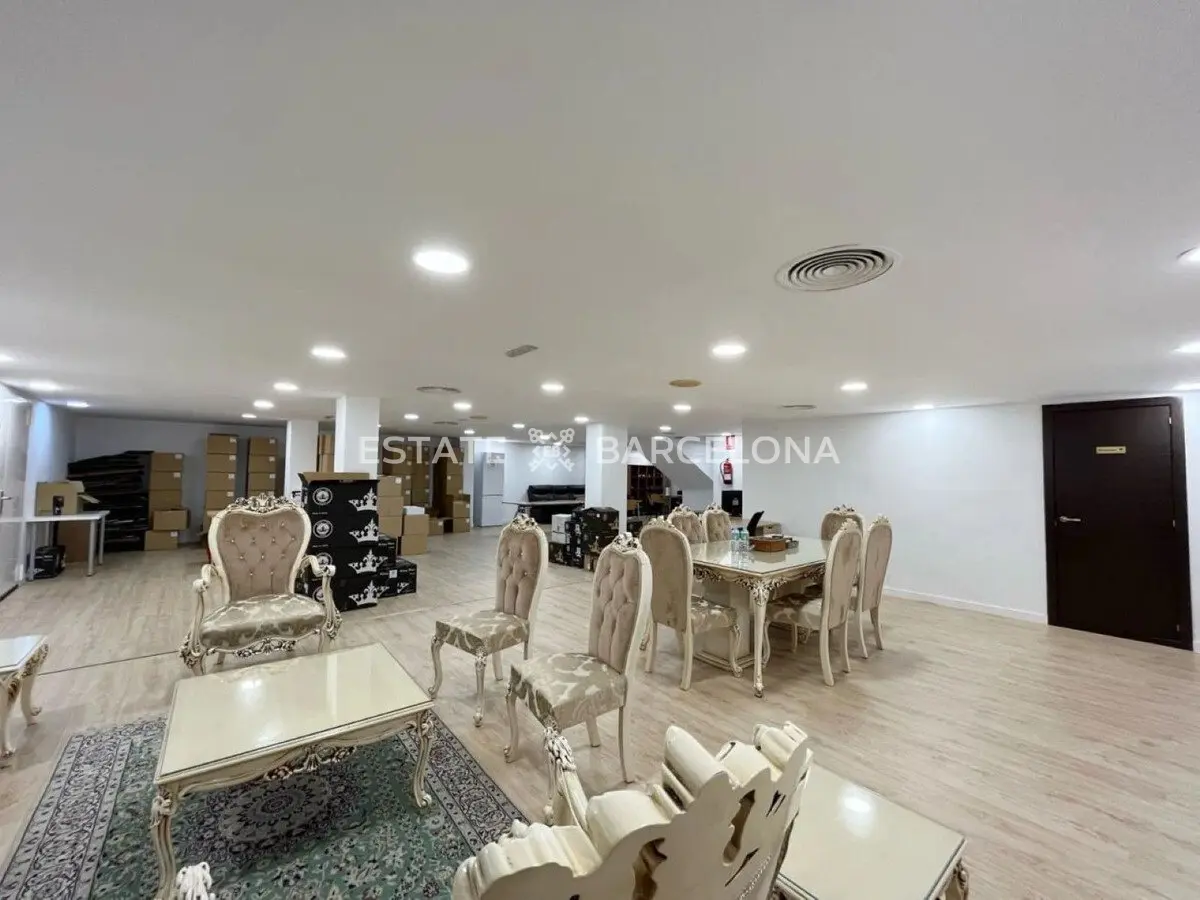 Oficina en Marbella, España, 376 m² - imagen 2