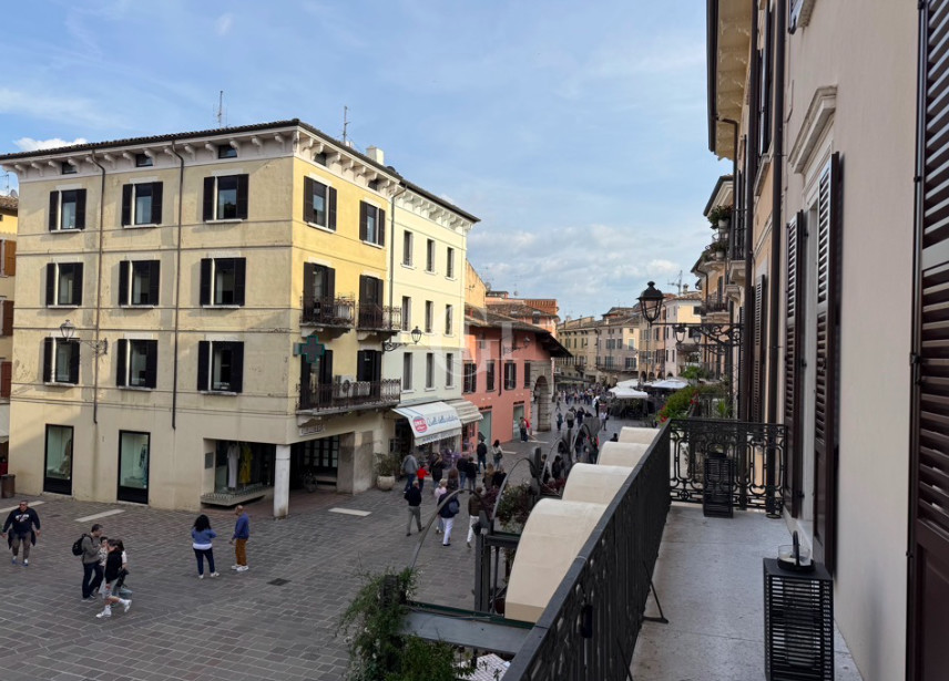 Apartment in Desenzano del Garda, Italy, 180 m² - picture 14