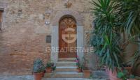 Apartment for 220 000 euro in Chiusi, Italy