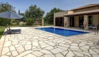 Bungalow for 995 000 euro in Paphos, Cyprus