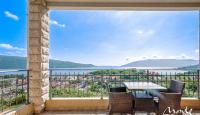 Villa for 395 000 euro in Zelenika, Montenegro