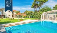 Villa per 10 500 000 euro a Forte dei Marmi, Italia