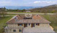 House for 900 000 euro in Passignano sul Trasimeno, Italy