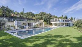 Terreno per 1 600 000 euro a Mougins, Francia