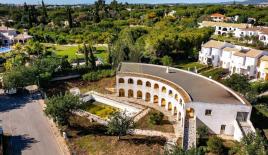 Shop for 1 150 000 euro in Quarteira, Portugal