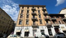 Tienda para 50 000 euro en Turín, Italia