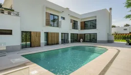 Villa for 2 878 674 euro in Almada, Portugal