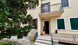 Villa for 650 000 euro in Venice, Italy