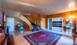 Villa for 1 250 000 euro by Lake Iseo, Italy