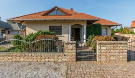 Haus für 398 753 euro in Balaton, Ungarn