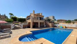 Chalet para 2 600 euro por mes en Cabo Roig, España