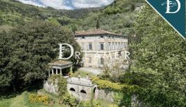 Villa for 2 700 000 euro in Lucca, Italy