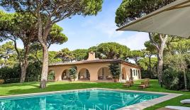 Villa para 2 800 euro por día en Roccamare, Italia