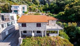 Haus für 390 000 euro in Becici, Montenegro