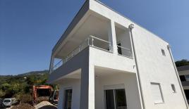 House for 190 000 euro in Dobra Voda, Montenegro