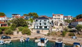 Villa für 1 900 000 euro in Rogoznica, Kroatien