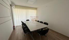 Gewerbeimmobilien für 368 300 euro in Budva, Montenegro
