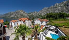 Villa per 1 990 000 euro a Ljuta, Montenegro