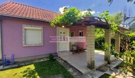 Villa per 250 000 euro a Zelenika, Montenegro