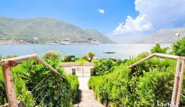 Land for 1 590 000 euro in Dobrota, Montenegro
