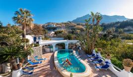 Villa in Italy (price on request)
